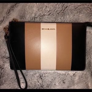 Brand new Michael Kors Daniela Lg wristlet